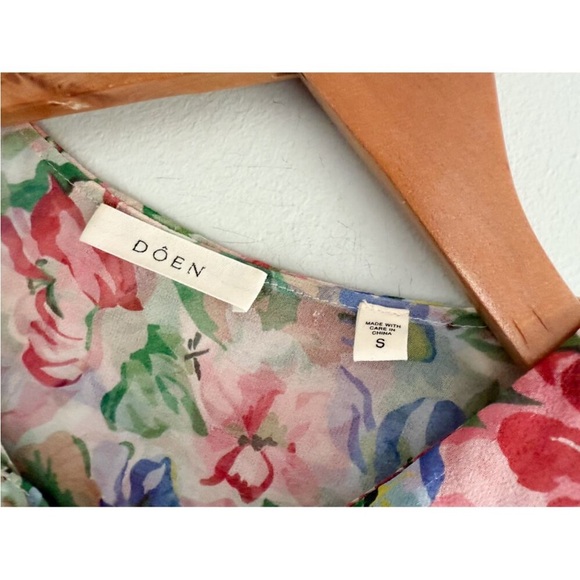 Doen Silk Solange Top in Tulip Grove - Picture 6 of 8